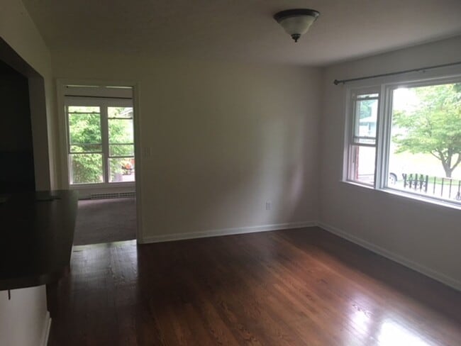 Building Photo - Single Family 3 BR, 2 Bath Rental House in...