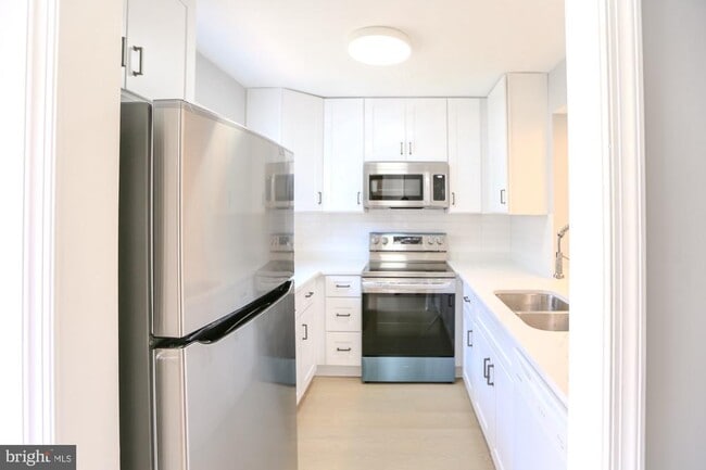 Building Photo - 14470 Cool Oak Ln