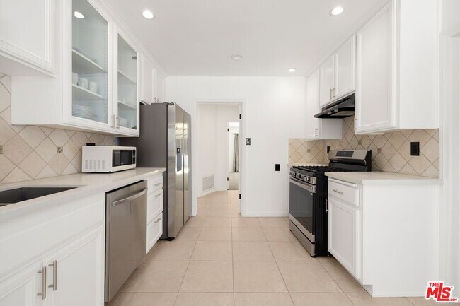 Building Photo - 9536 Cresta Dr
