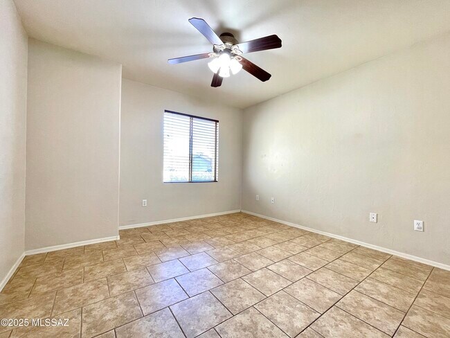 Building Photo - 11889 W Heyburn Dr