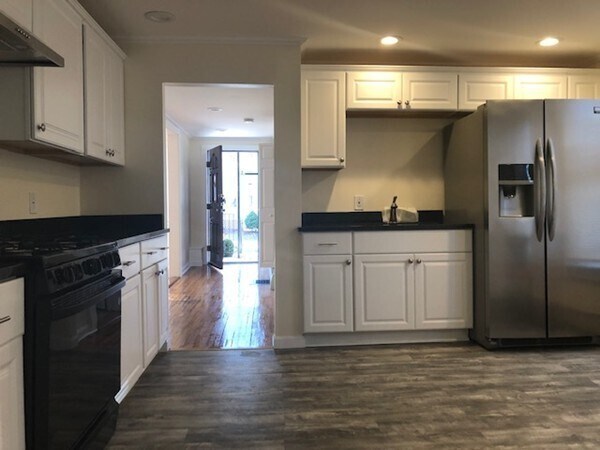 Building Photo - 58-60-60 Brackenbury St