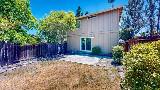 Building Photo - 5075 Charmian Dr