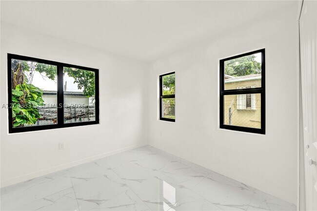 Building Photo - 5220 NW 24th Pl