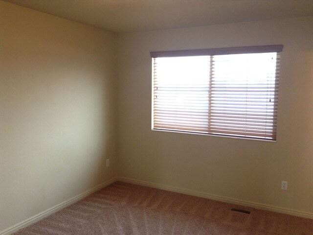Building Photo - 612 E 550 N