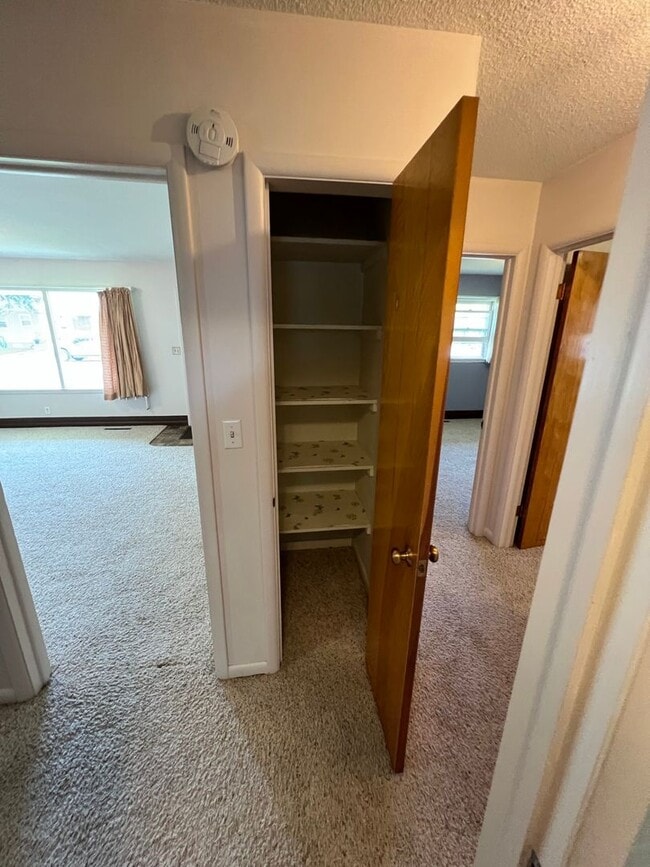 Building Photo - 429 E Pine St