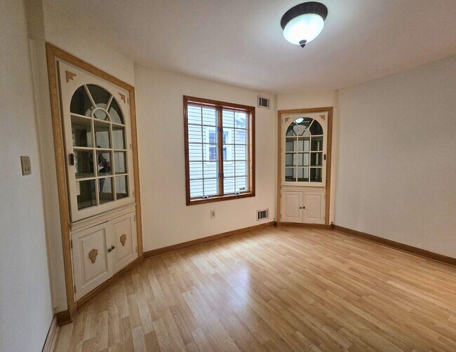 Building Photo - 911 80th St