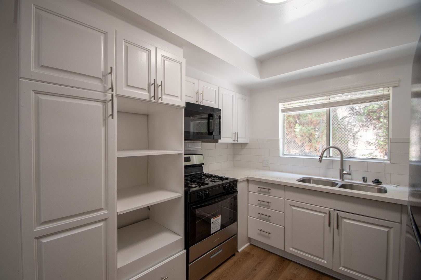 Building Photo - 14706 Dickens St