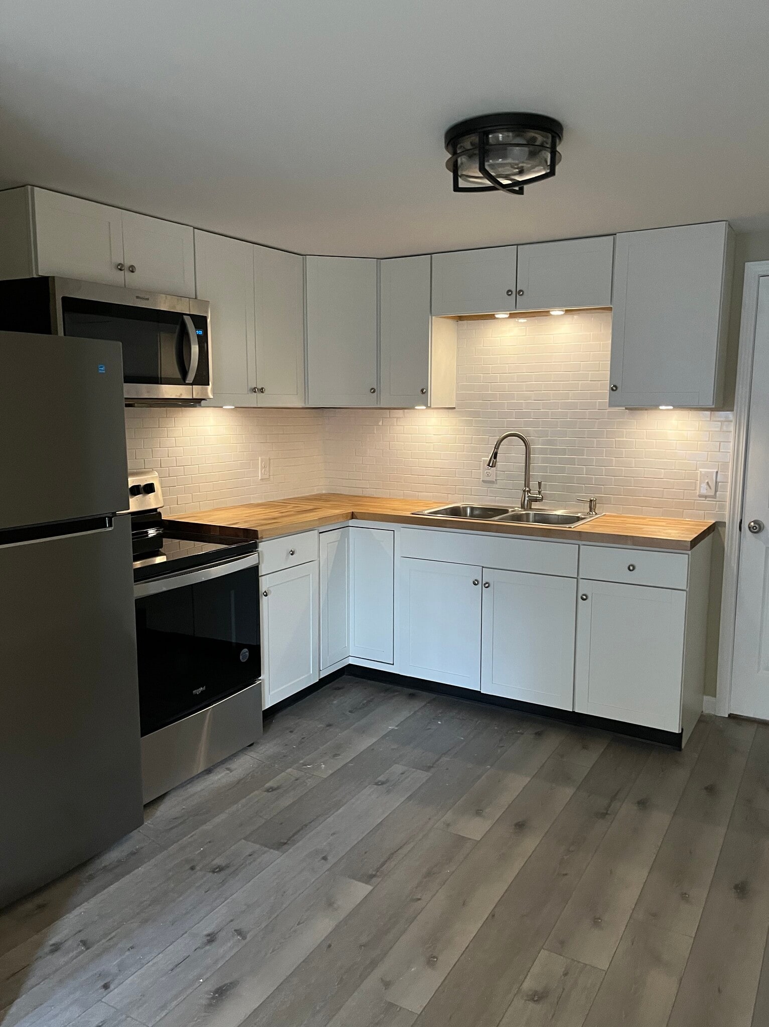 Under-cabinet lighting in Kitchen - 173 S Main St
