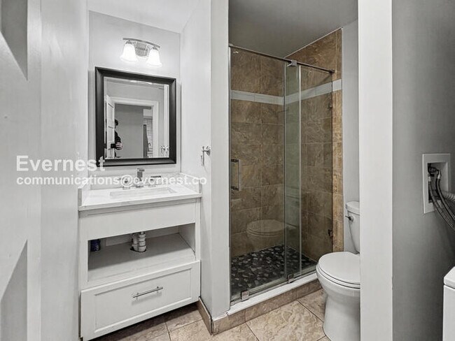 Building Photo - 2438 Callow Ave