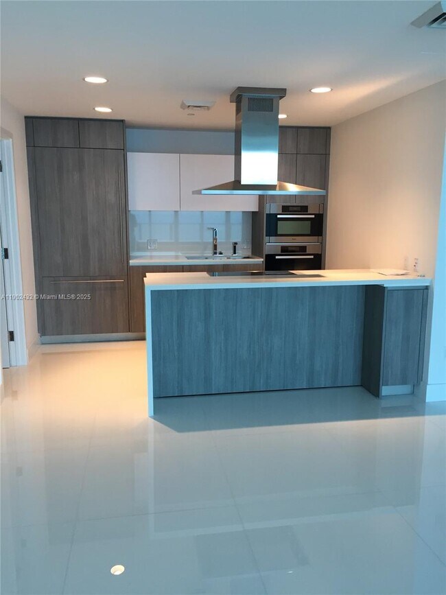 Building Photo - 350 Ocean Dr