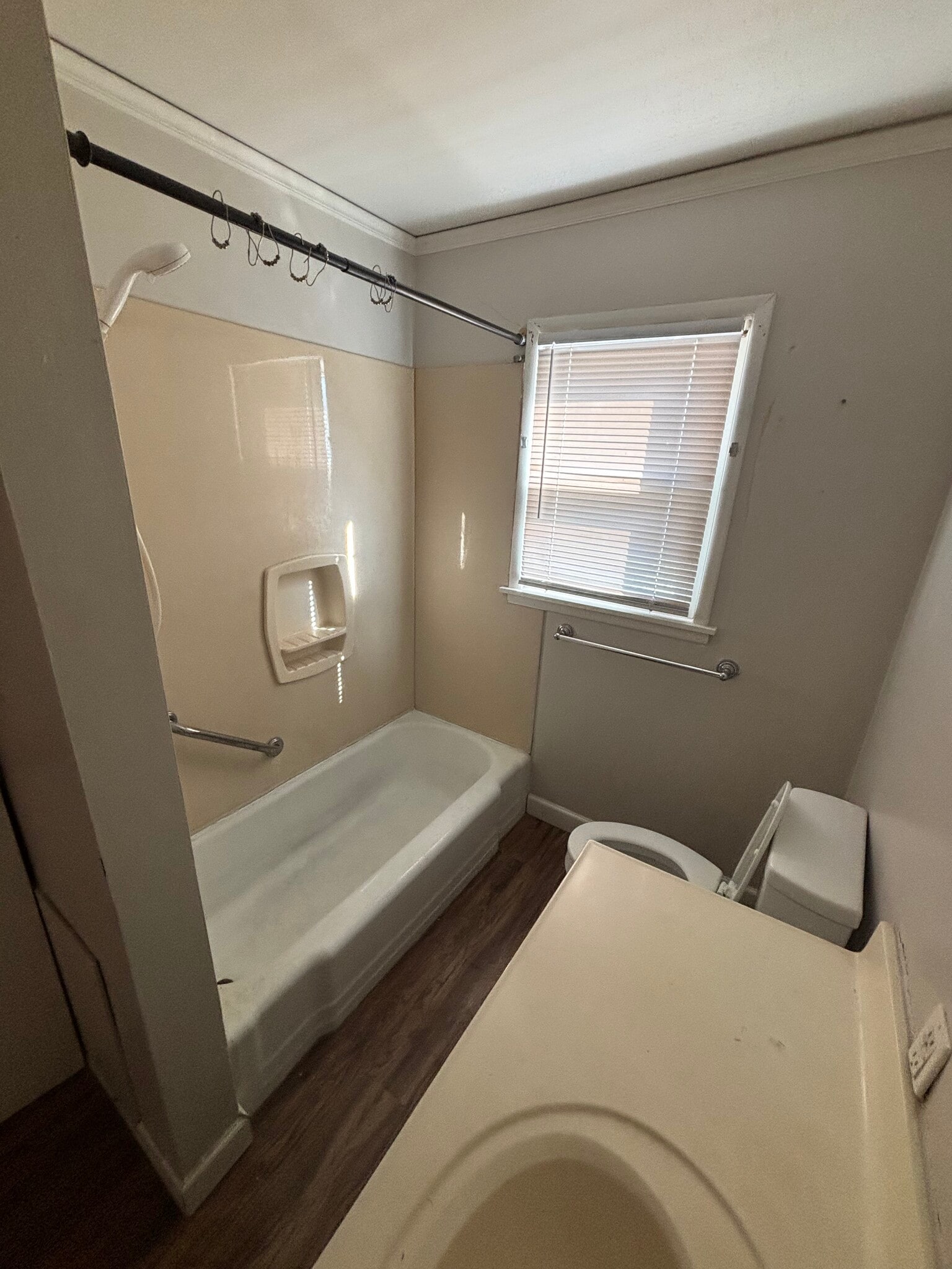 Building Photo - 923 SW 8th Ave