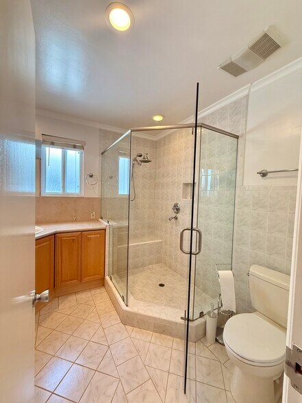 Bathroom - 13628 Addison St