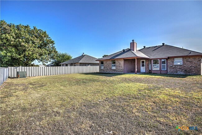 Building Photo - 3805 Riverrock Dr