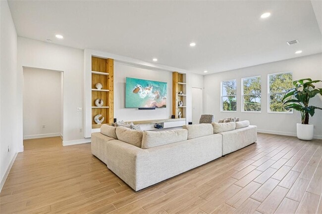 Building Photo - 710 Creeping Fig St