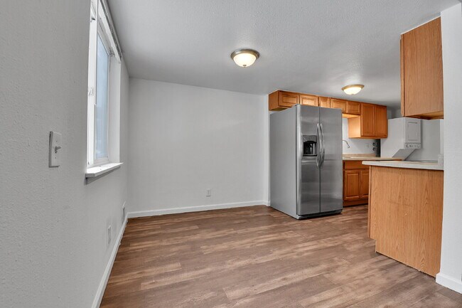 Building Photo - $1,540.95.95- 2 Bed, 1 Bath Condo in Aurora with Central AC and in Unit Laundry!
