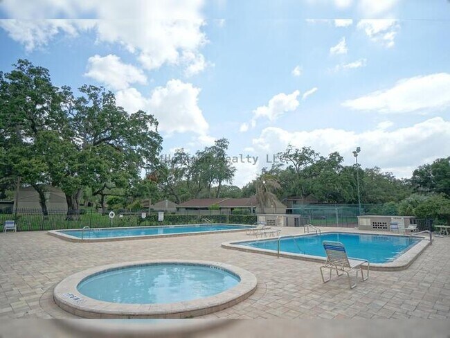 Building Photo - 2-Bed, 2-Bath Condo in Meadowood Community Temple Terrace