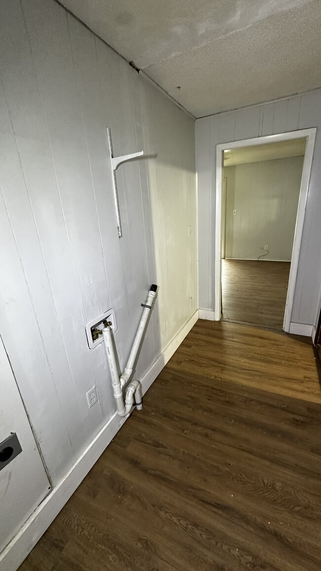 Building Photo - 1201 E 8th Ave