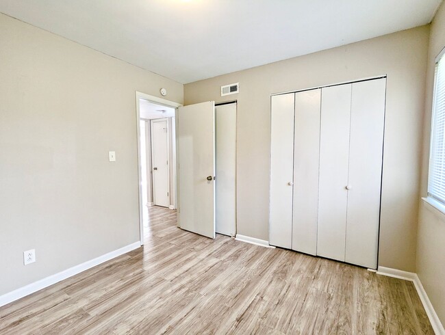 Building Photo - 1707 Rosetta Dr