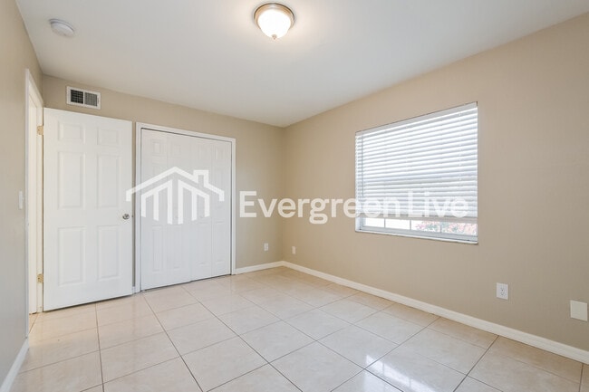 Building Photo - 4058 Spoonbill Ave