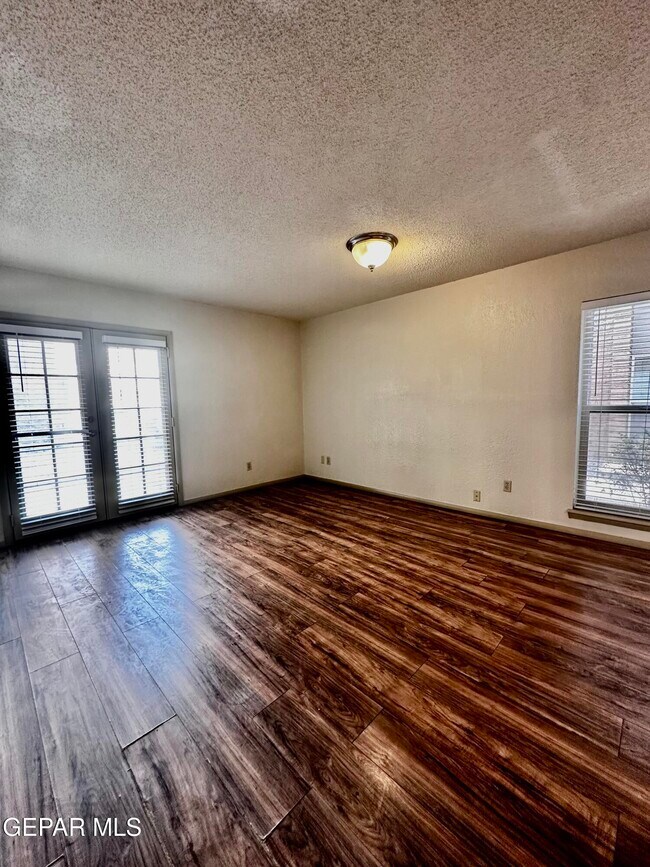 Building Photo - 4433 N Stanton St