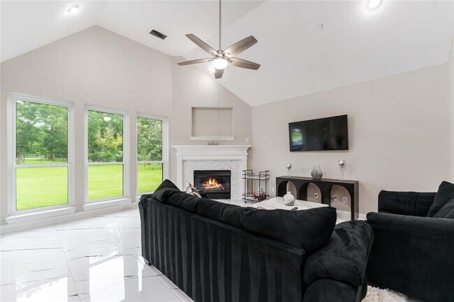 Building Photo - 3819 Emerald Lake Dr