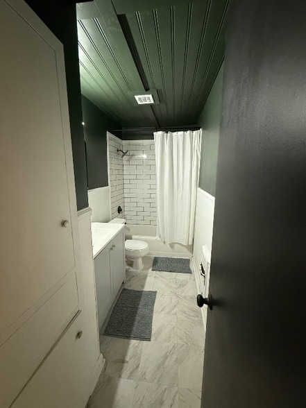 Building Photo - 320 Hilbert Dr