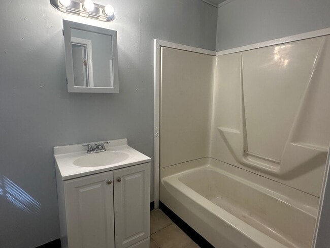 Building Photo - 2 Bed Row Home- Chester, PA
