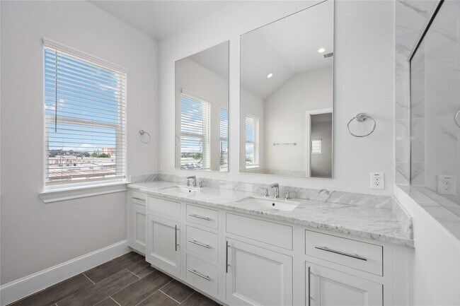 Building Photo - 10919 Grove Tree Ln