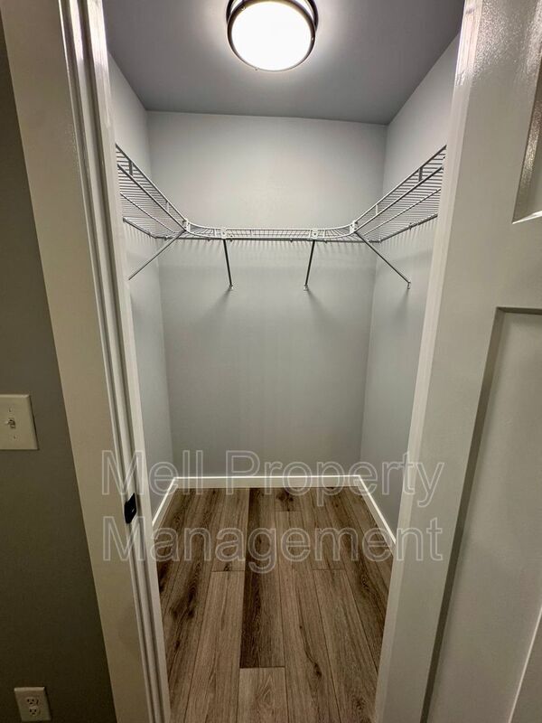 Building Photo - 1927 Steven St