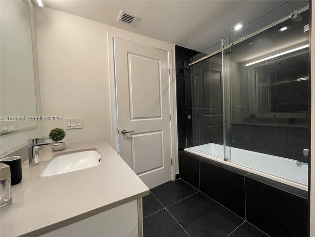 Building Photo - 1600 NE 1st Ave