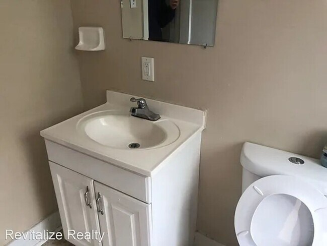 Building Photo - Charming 3BR House in Mobile - RECENTLY UPDATED INTERIOR