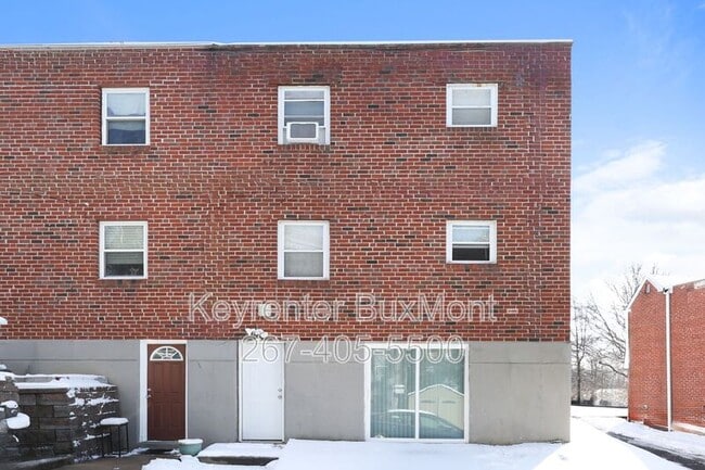 Building Photo - 419 W Jefferson St