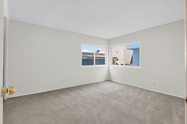 Building Photo - Moonstone