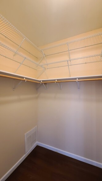 Building Photo - 43 Ravine Ave