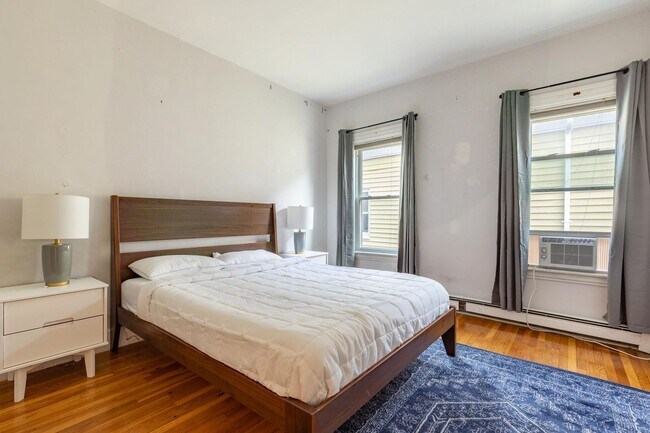 Building Photo - Massive 5 Bed / 2 Bath Duplex in Mission Hill — 2,000 Sq Ft, In-Unit Laundry, Updated Kitchen, Pr...