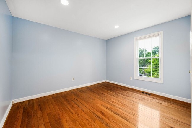 Building Photo - 11821 Sinclair Ln
