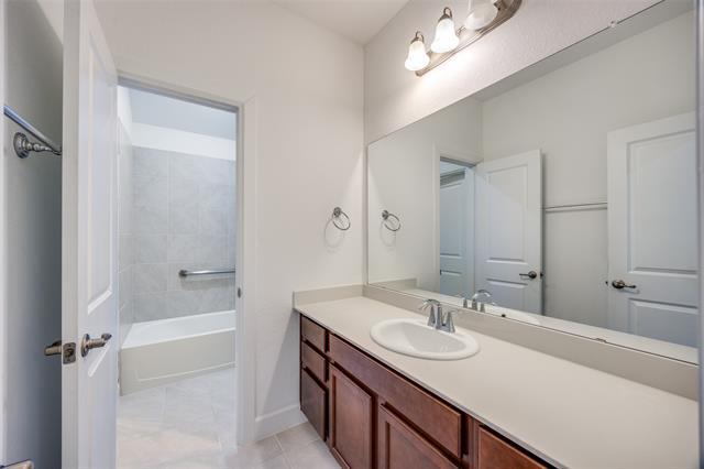 Building Photo - 2100 Creekbluff Ct