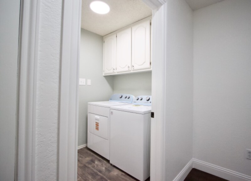Building Photo - 320 Heneretta Dr