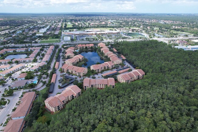 Building Photo - ** FAIRWAY PRESERVE ** 3 BED / 2 BATH COND...
