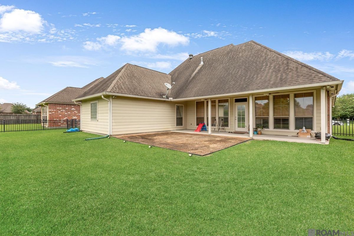 Building Photo - 10743 Hillbrook Ave