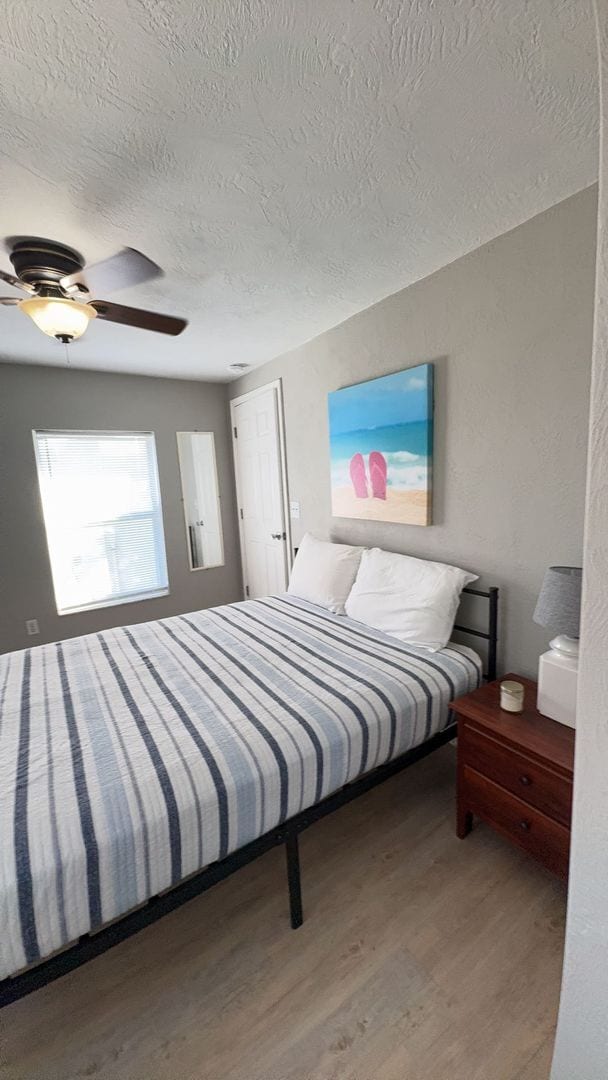 Building Photo - Fully Furnished One Bedroom Long Term Beac...