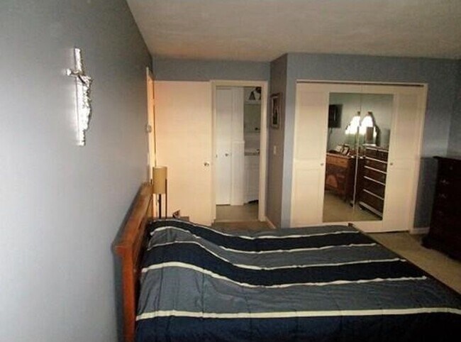 Building Photo - 12 Williamsburg Ct