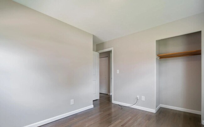 Building Photo - Welcome home to this updated bright and sp...