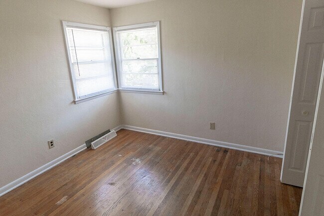 Building Photo - 1003 Hardin St