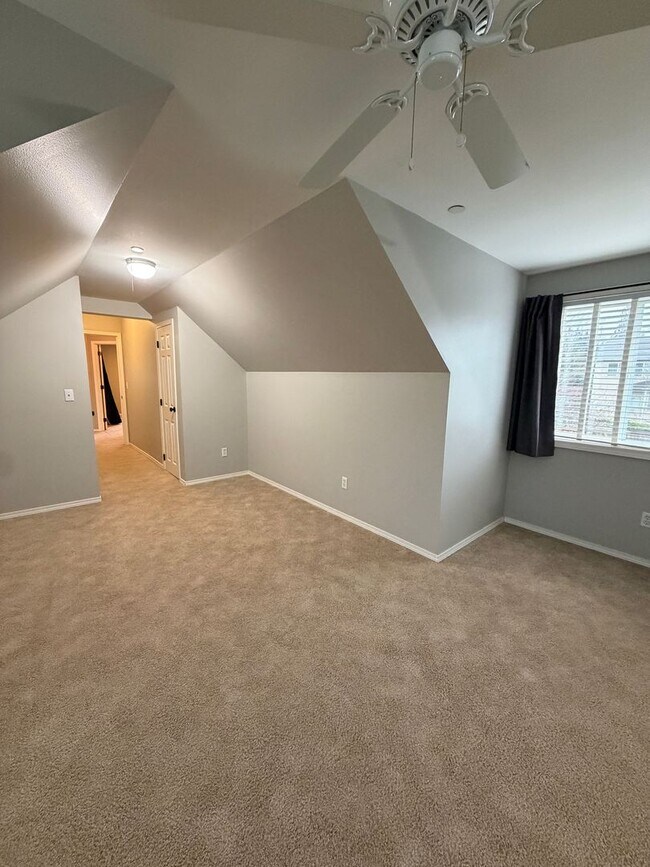 Building Photo - 2060 Hammond Ave