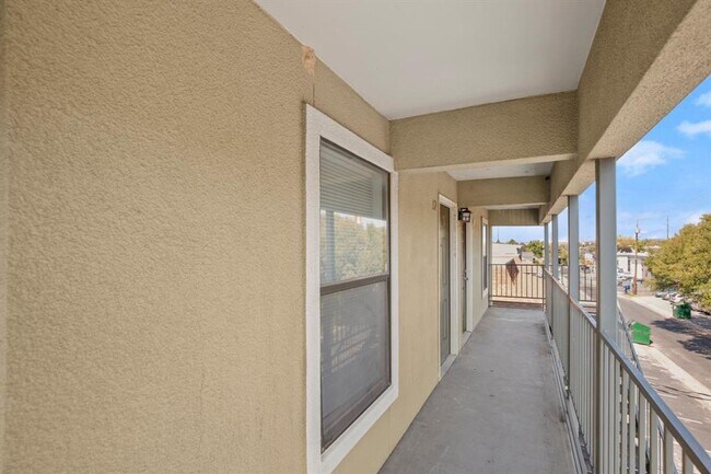 Building Photo - Fully Remodeled Studio