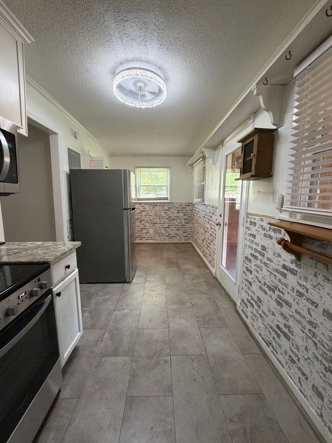 Building Photo - 144 Lacy Cir