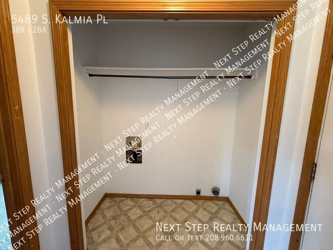 Building Photo - 5489 S Kalmia Pl