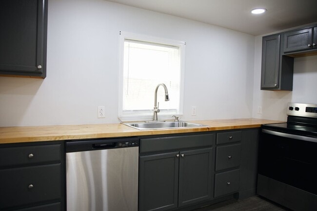 Building Photo - 2017 Central St NW