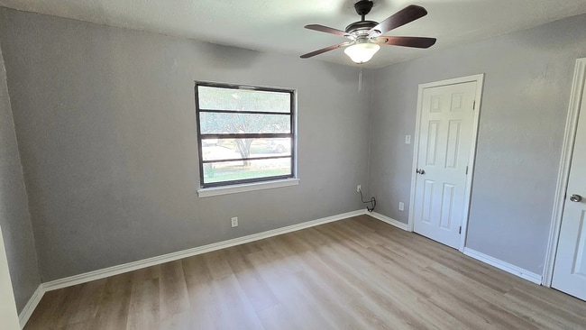 Building Photo - 2819 Anzio Dr